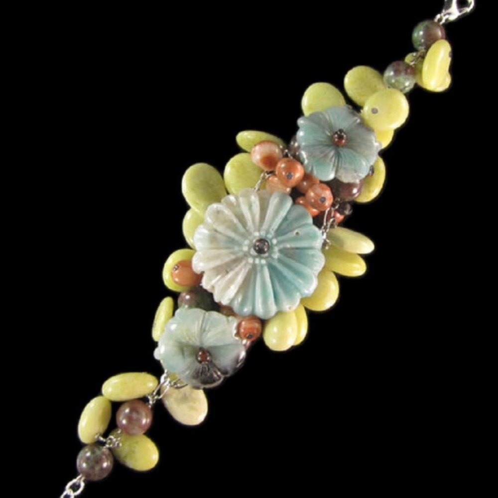 NWOT Hand Carved Amazonite and Aventurine Flower Bracelet